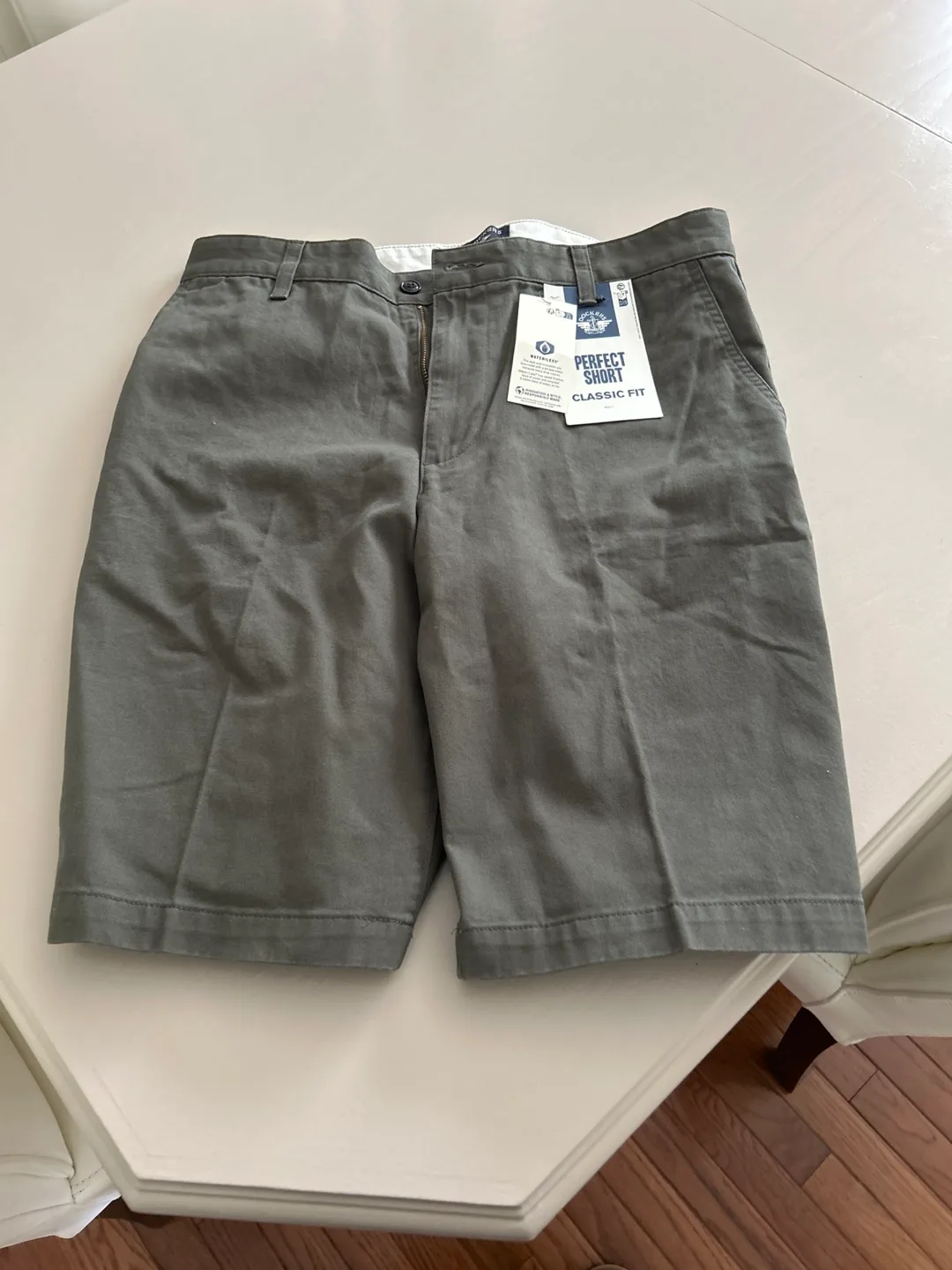 New Dockers Perfect Short - Classic Fit, Size 32 thumbnail