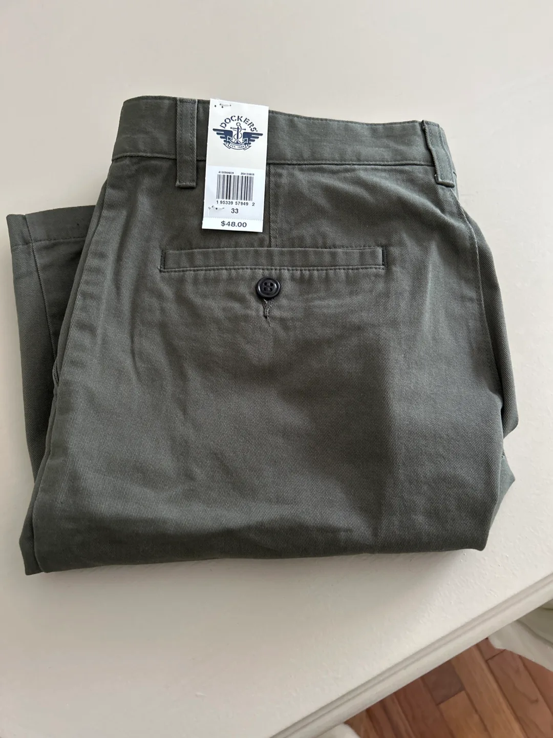 New Dockers Perfect Short - Classic Fit, Size 32 image indicator(3)