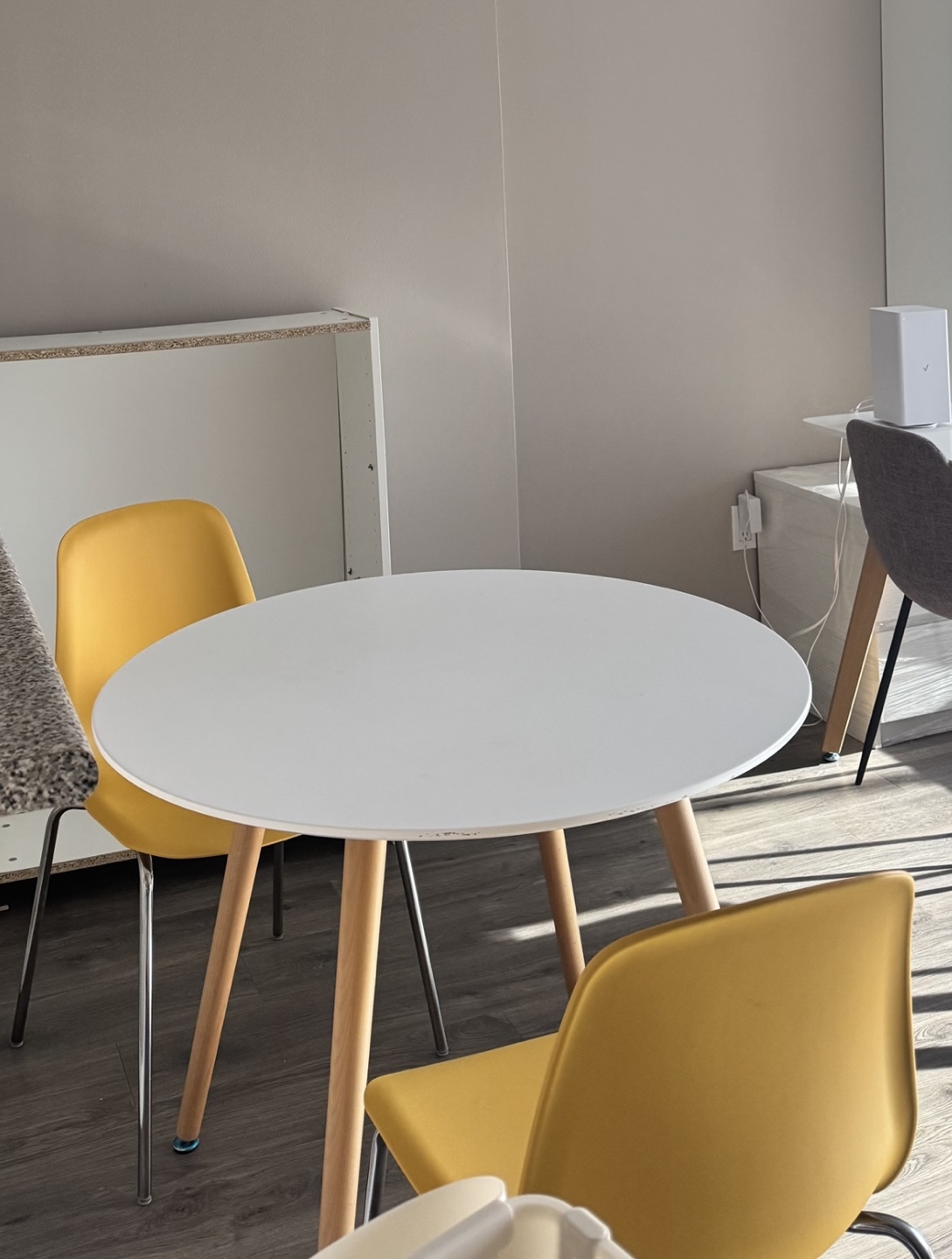 [ Hells Kitchen ] Round White Dining Table & Yellow Chairs