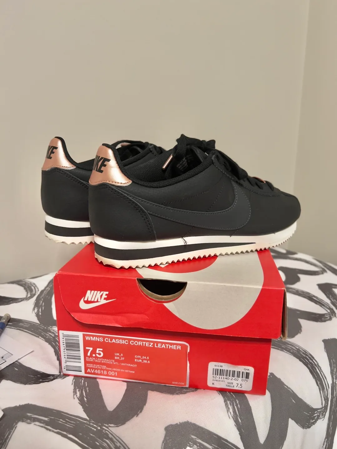 Nike Women's Classic Cortez Leather - Size 7.5 thumbnail