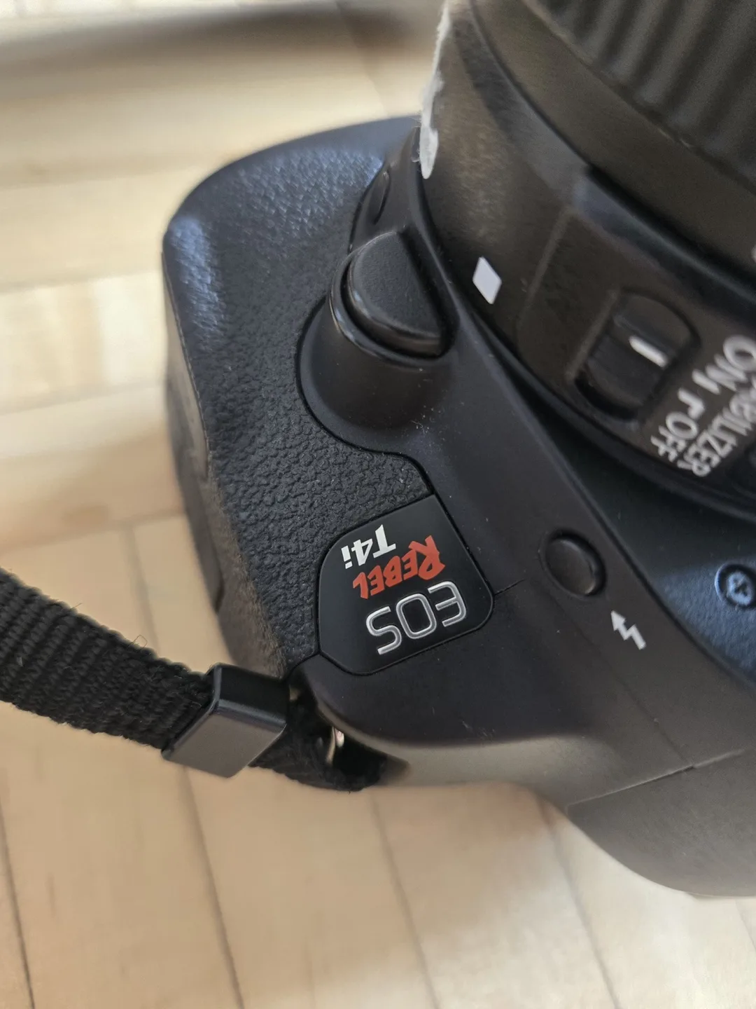 Canon EOS Rebel T4i DSLR Camera with Lens image indicator(6)