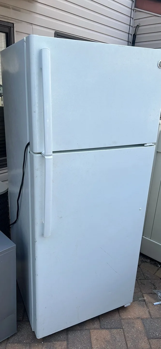 GE 17.5CU FT TOP FREEZER REFRIGERATOR