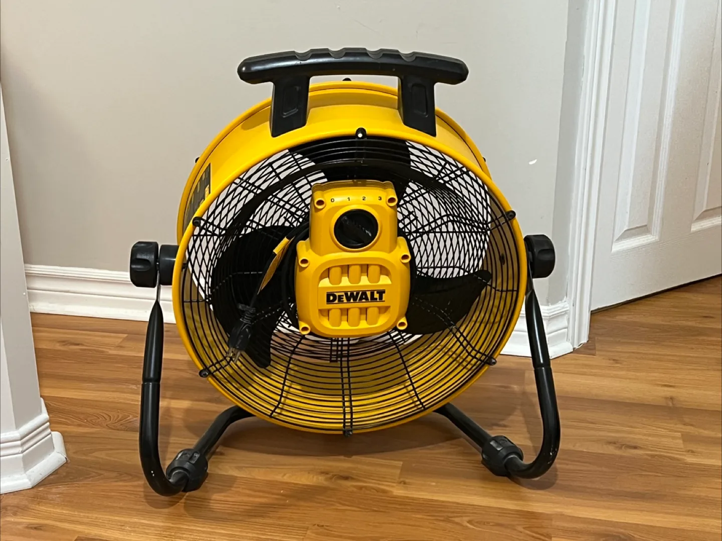 DeWalt 18" Drum Fan - DXF1840 image indicator(2)