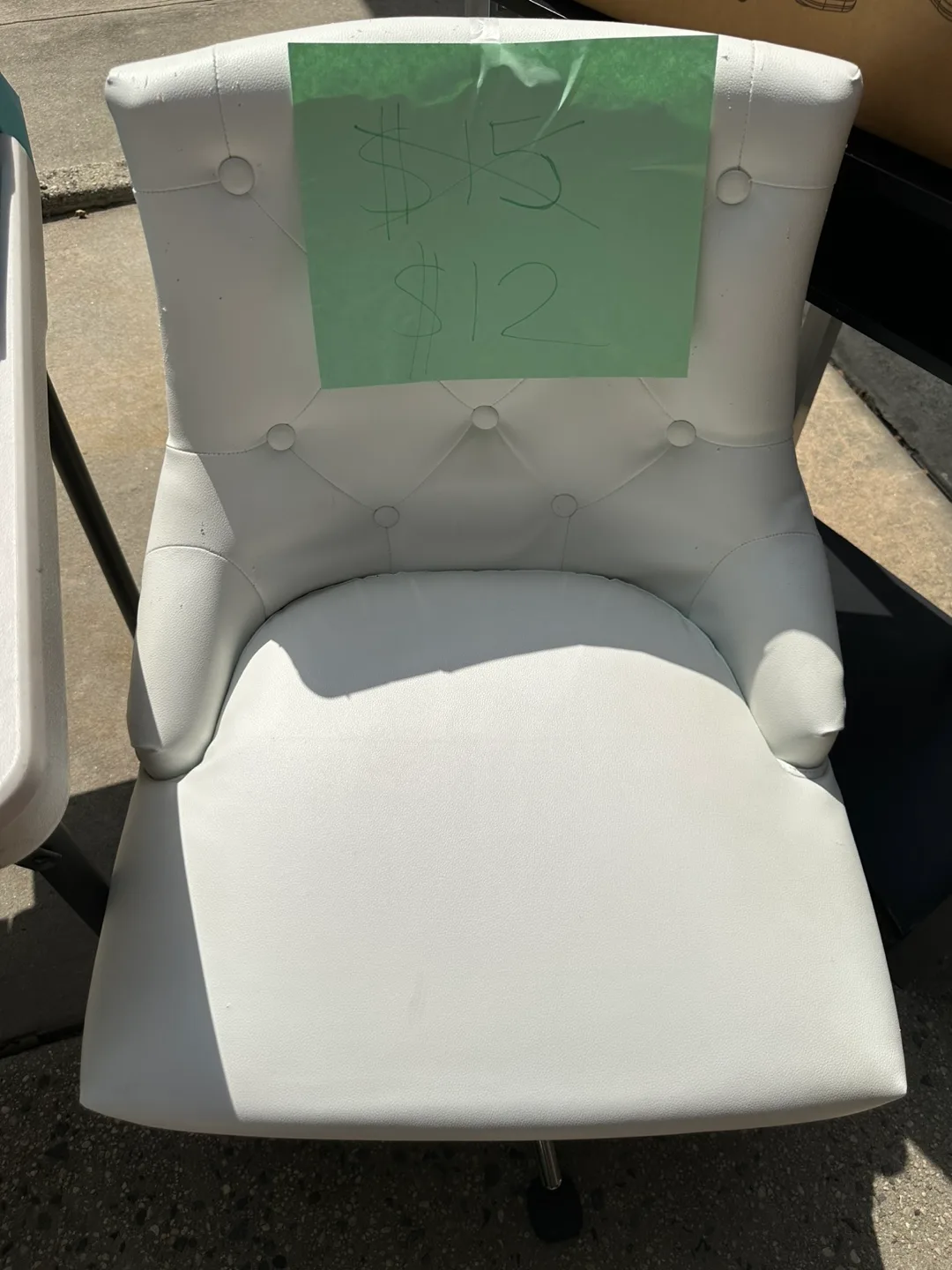 White Tufted Office Chair thumbnail