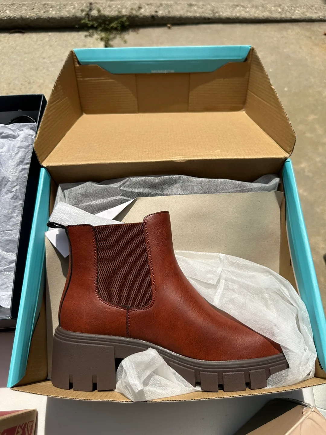 Vepose New York Brown Chelsea Boots, Size 7 thumbnail