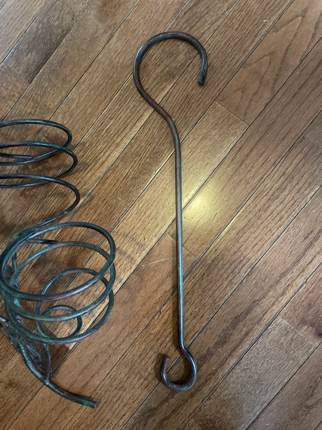 🥕 Metal Wine Rack with ceiling hook image indicator(3)