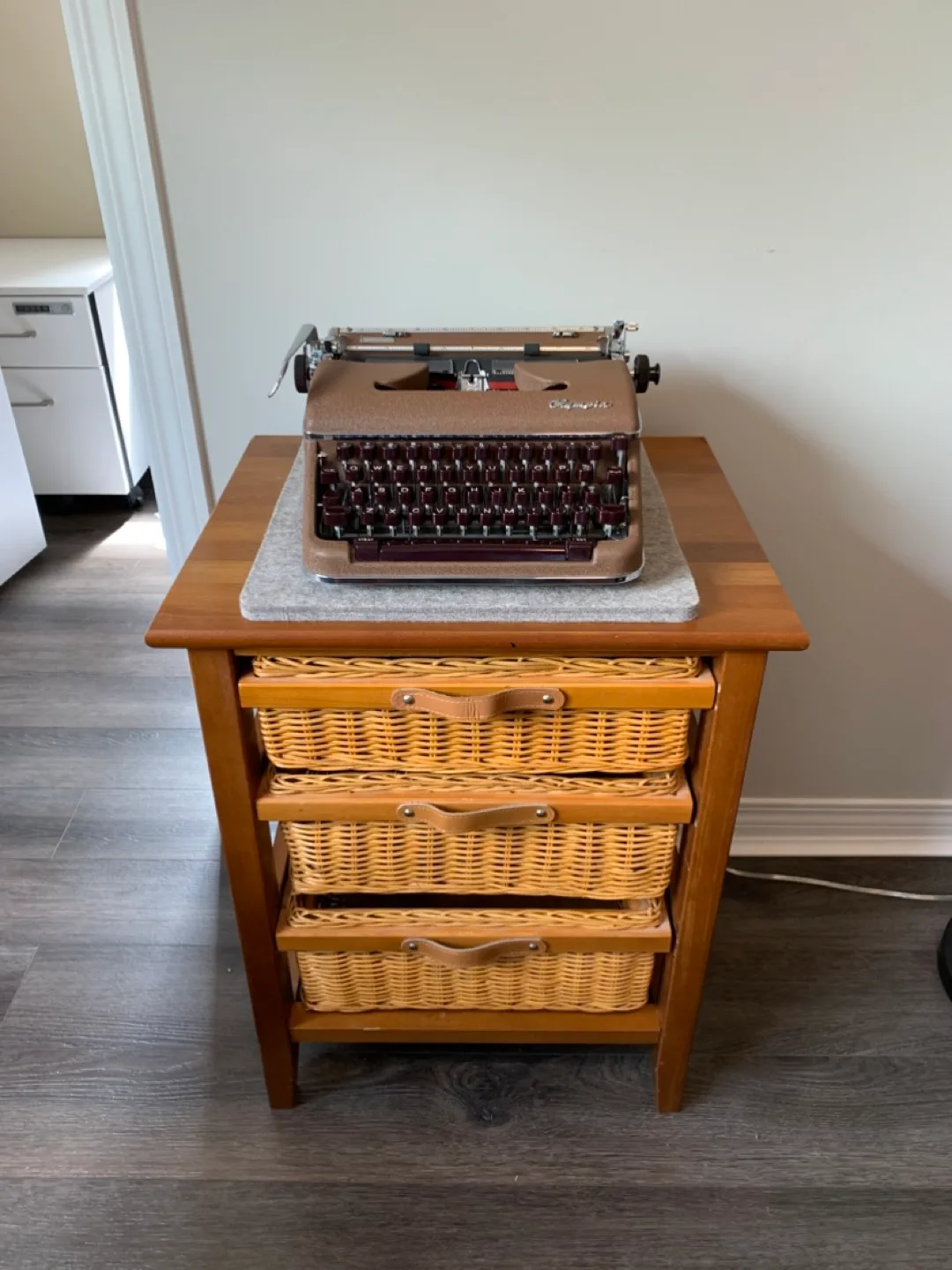 Wicker Drawer Stand image indicator(7)