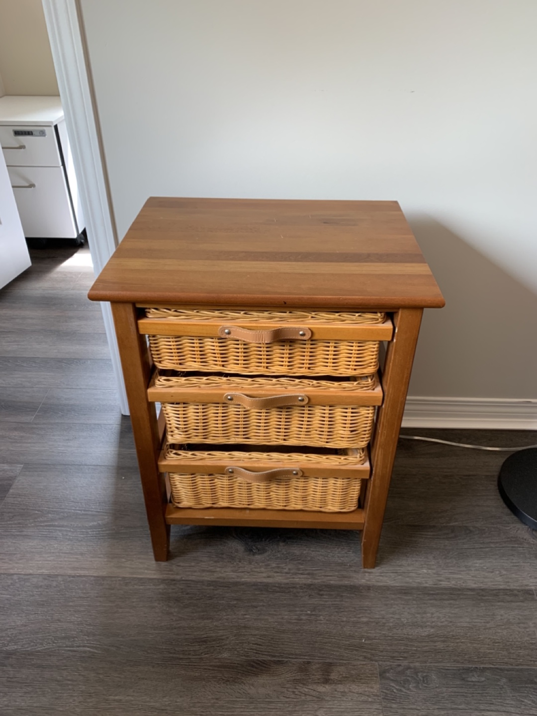 Wicker Drawer Stand