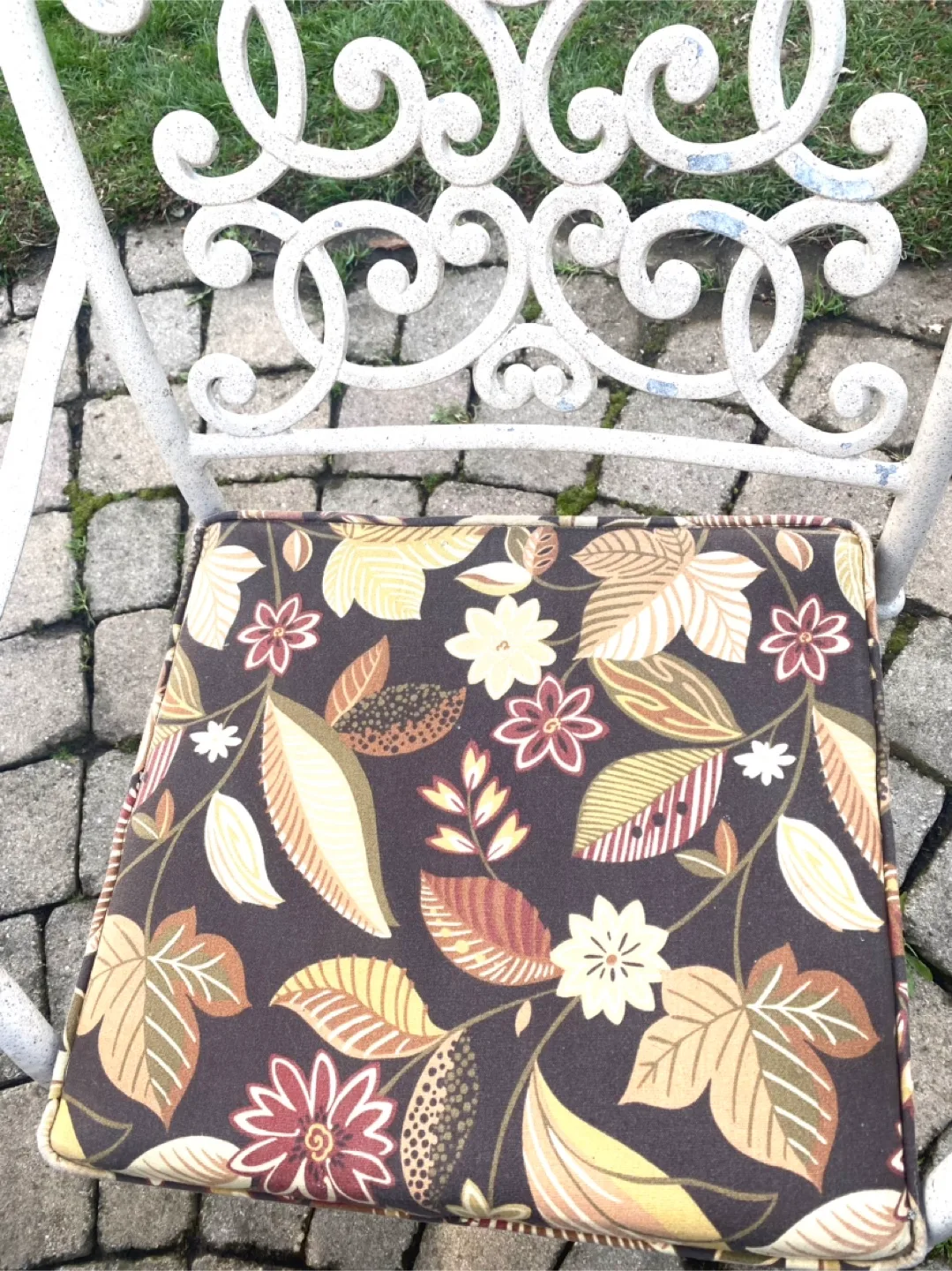 7- Piece Cast Iron Dining Set + Cushions image indicator(3)