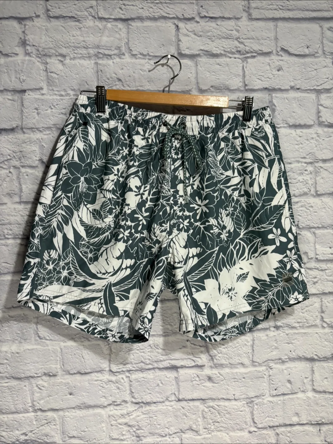 EUC Boss Hugo Boss Floral Swim Shorts Large thumbnail
