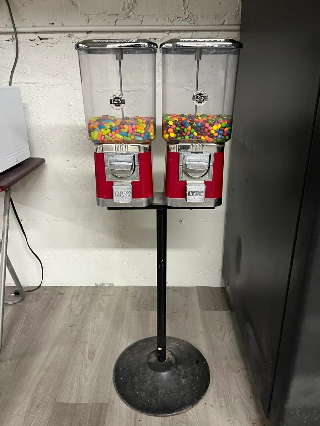 LYPC Double Gumball Machine thumbnail
