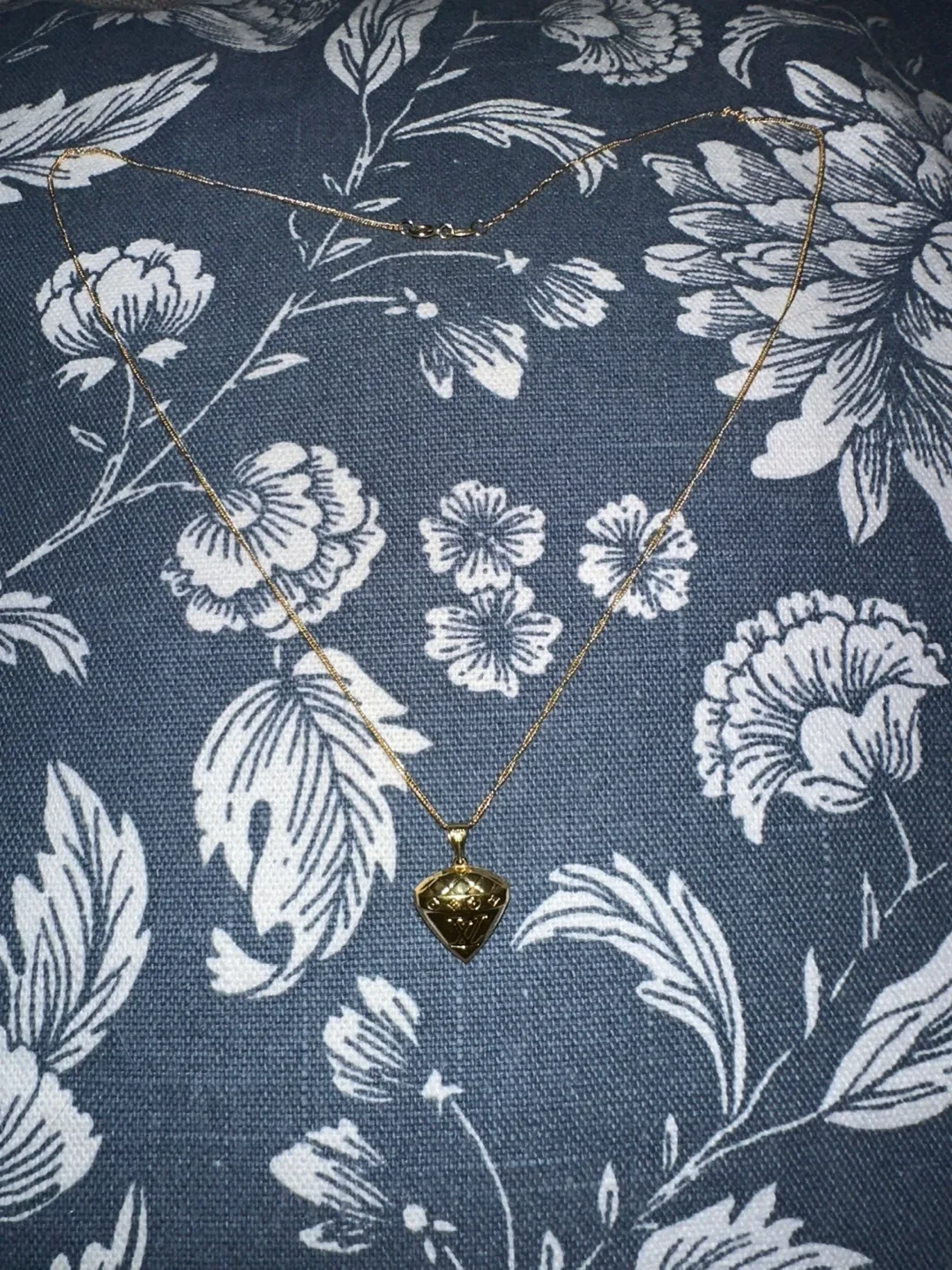18K Gold Necklace with Pendant thumbnail