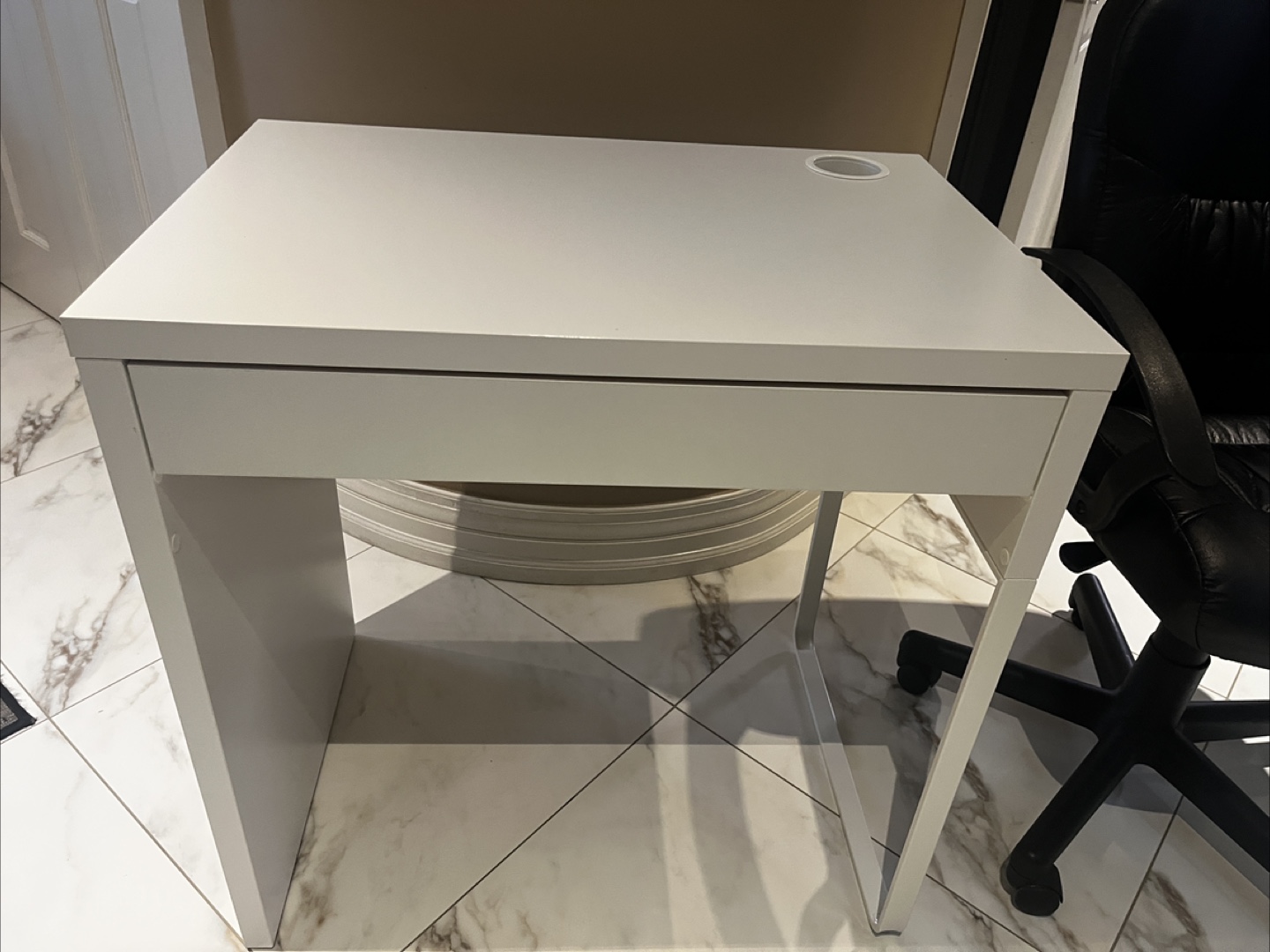 White Desk with leather swivel chair - photo 2