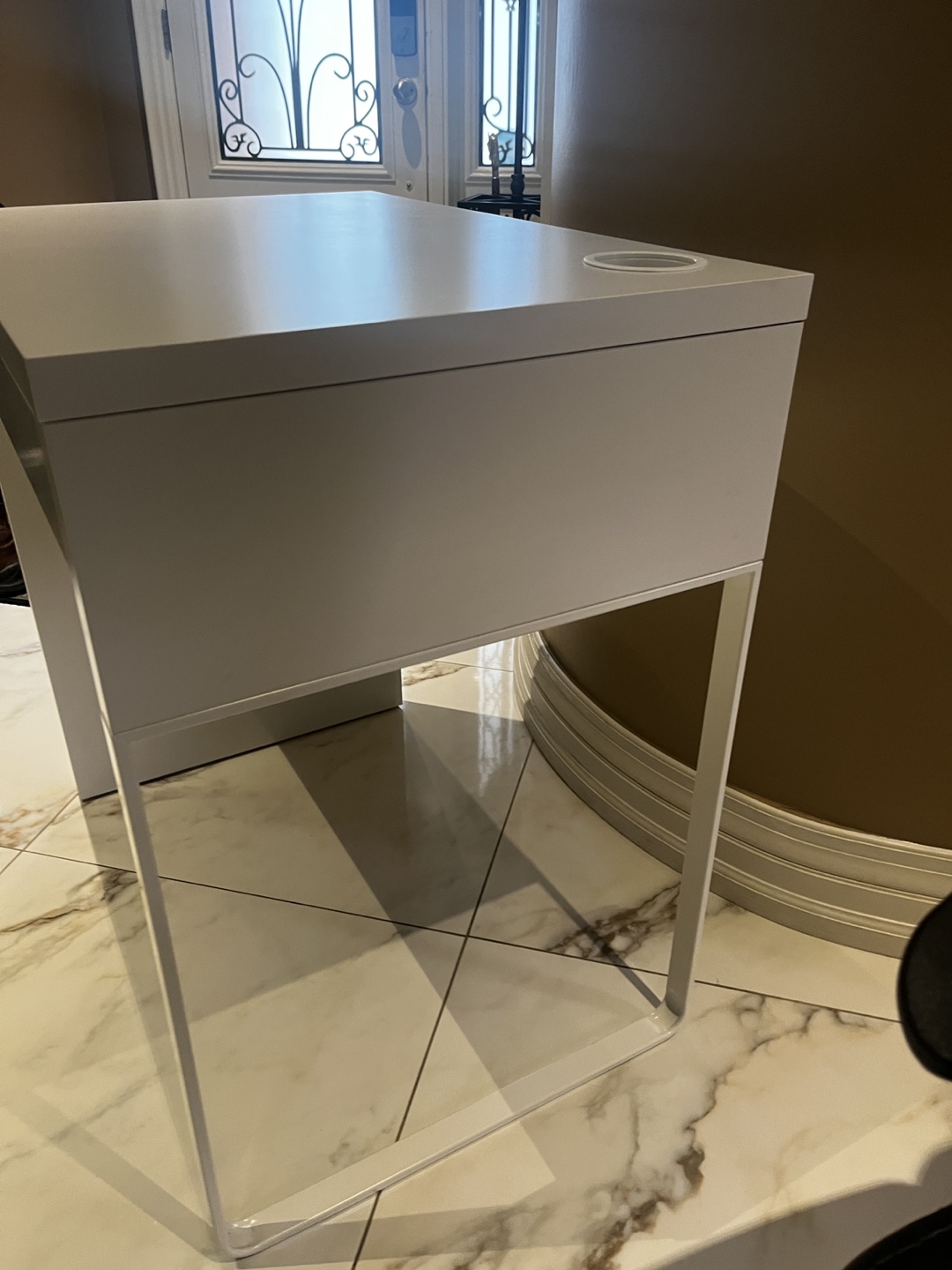 White Desk with leather swivel chair - photo 3