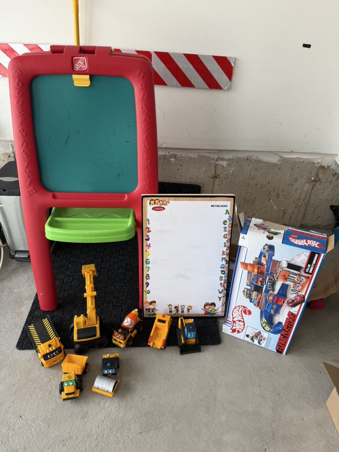 Kids Easel, Hot Wheels Flying Customs Track Set & Toys - photo 5