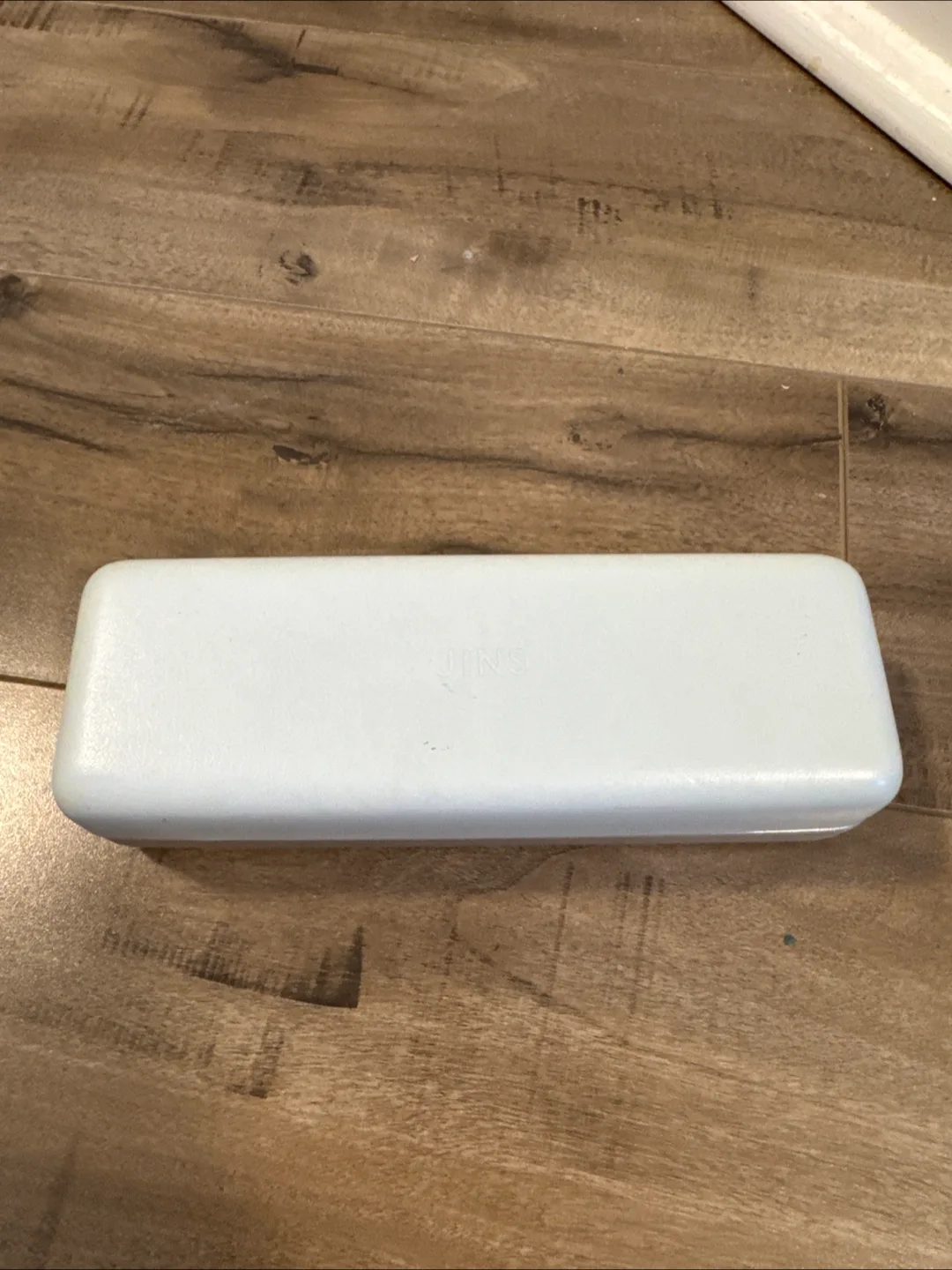 Free JINS Eyeglass Case - White 🇨🇦 thumbnail