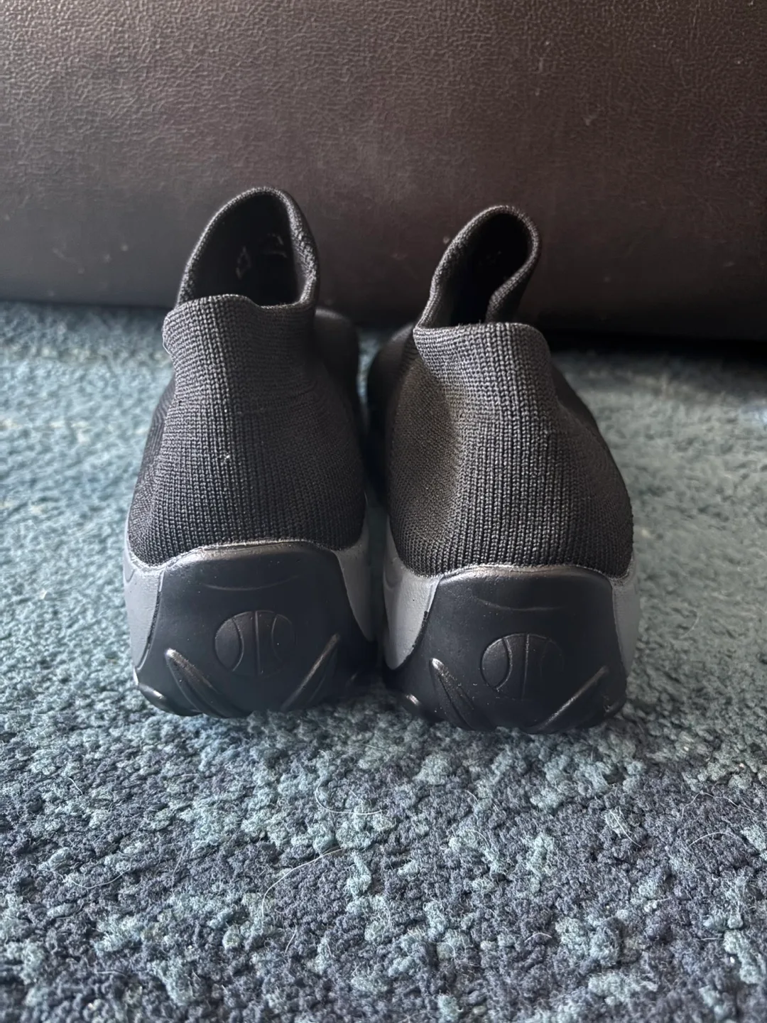 Black Slip-On Walking Shoes image indicator(4)