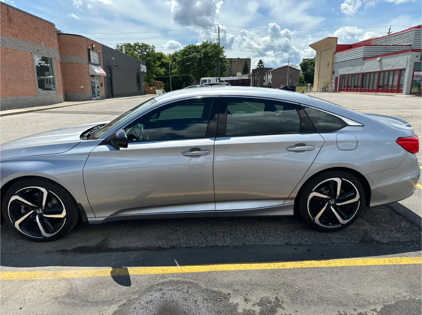 Honda Accord - Silver Sedan image indicator(3)