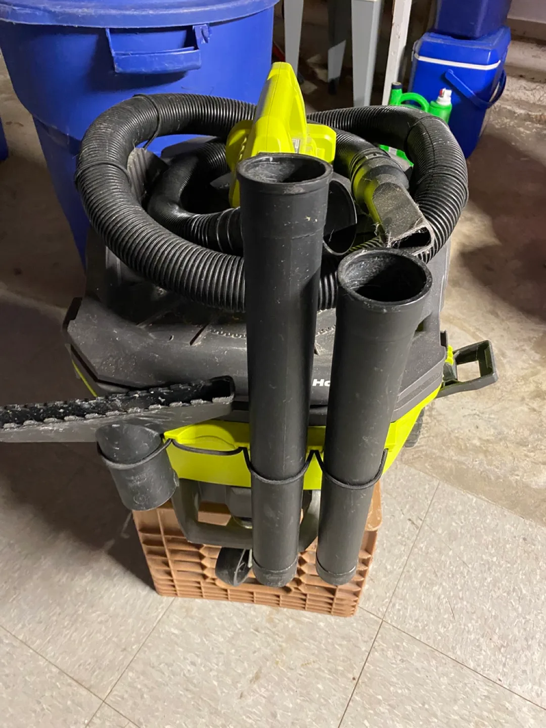 Ryobi ONE+ Cordless Wet/Dry Vac image indicator(2)