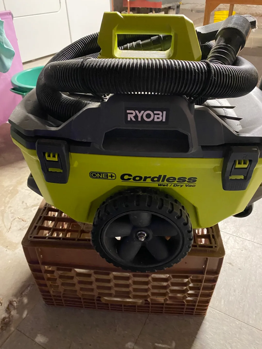 Ryobi ONE+ Cordless Wet/Dry Vac image indicator(3)