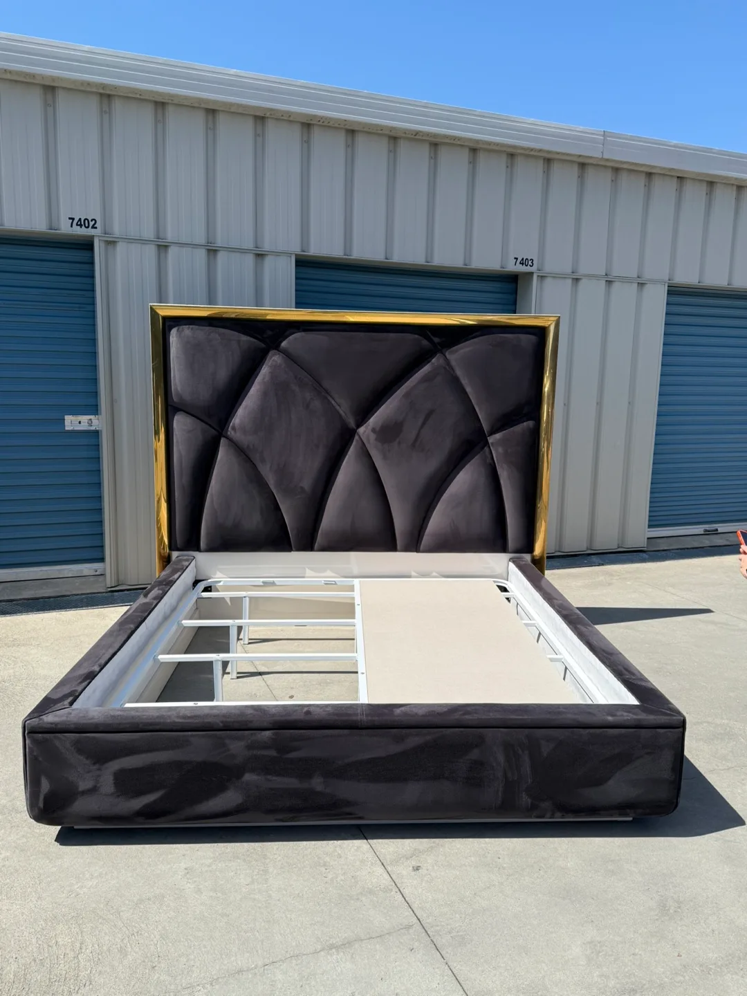 Luxury Dolce KING Bed – Velvet & Solid Wood thumbnail