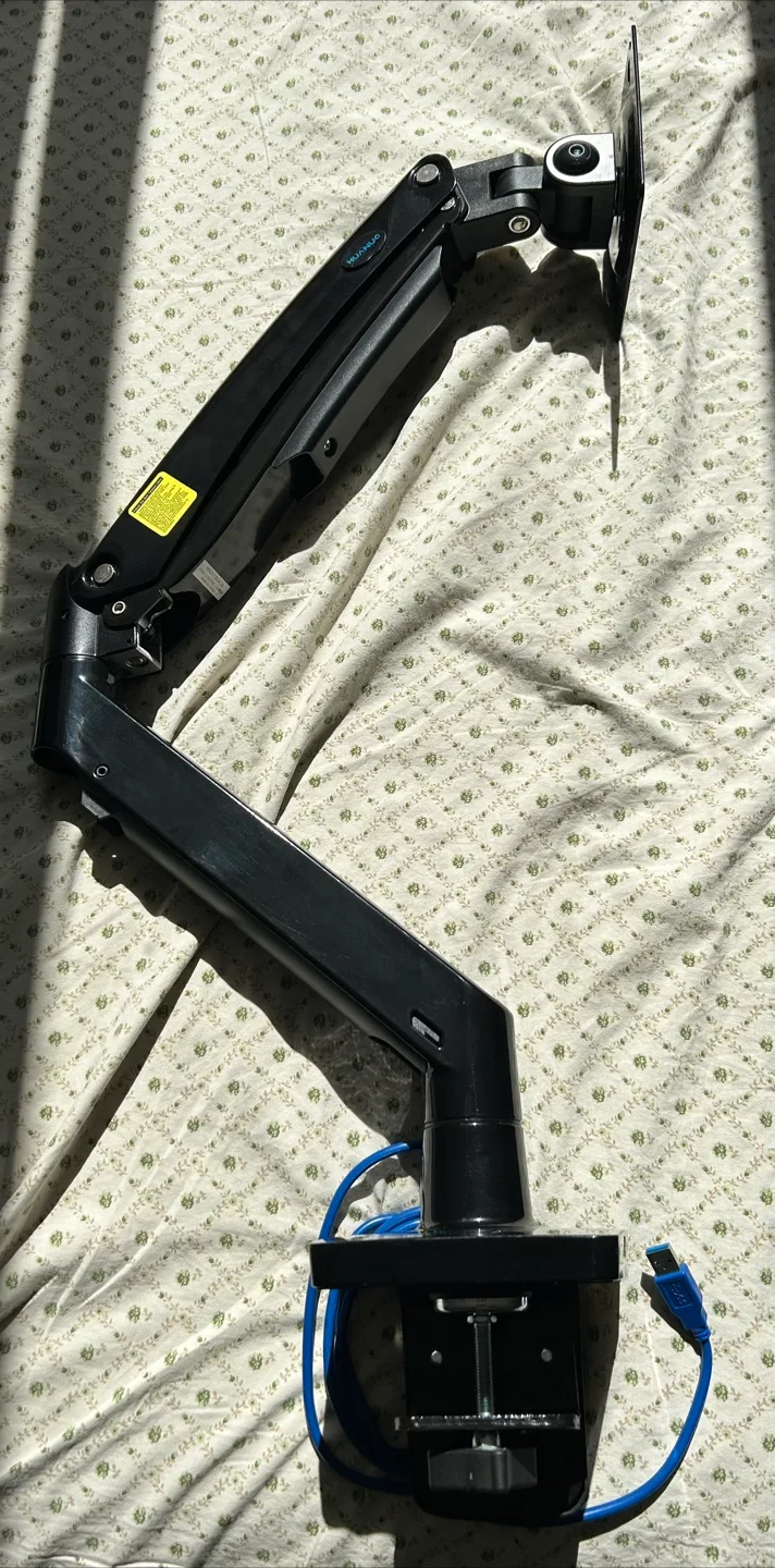 LG 27GN600-B 27" Gaming Monitor + Arm Desk Stand image indicator(7)