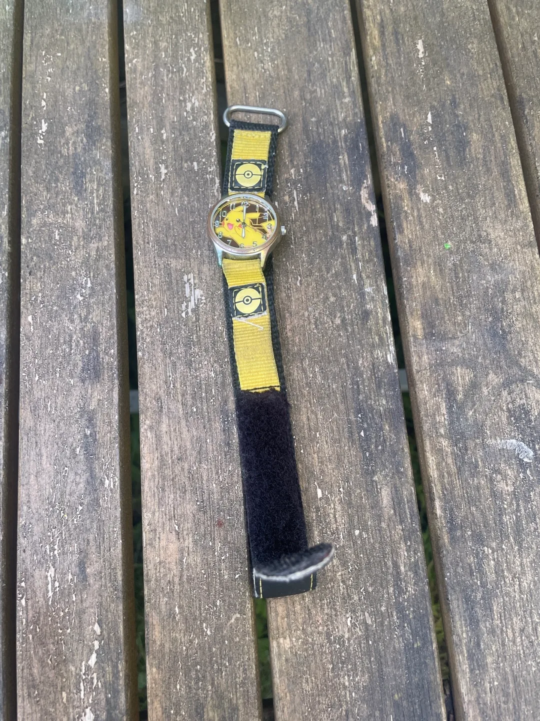 Vintage Pokémon Pikachu Watch works with battery image indicator(2)