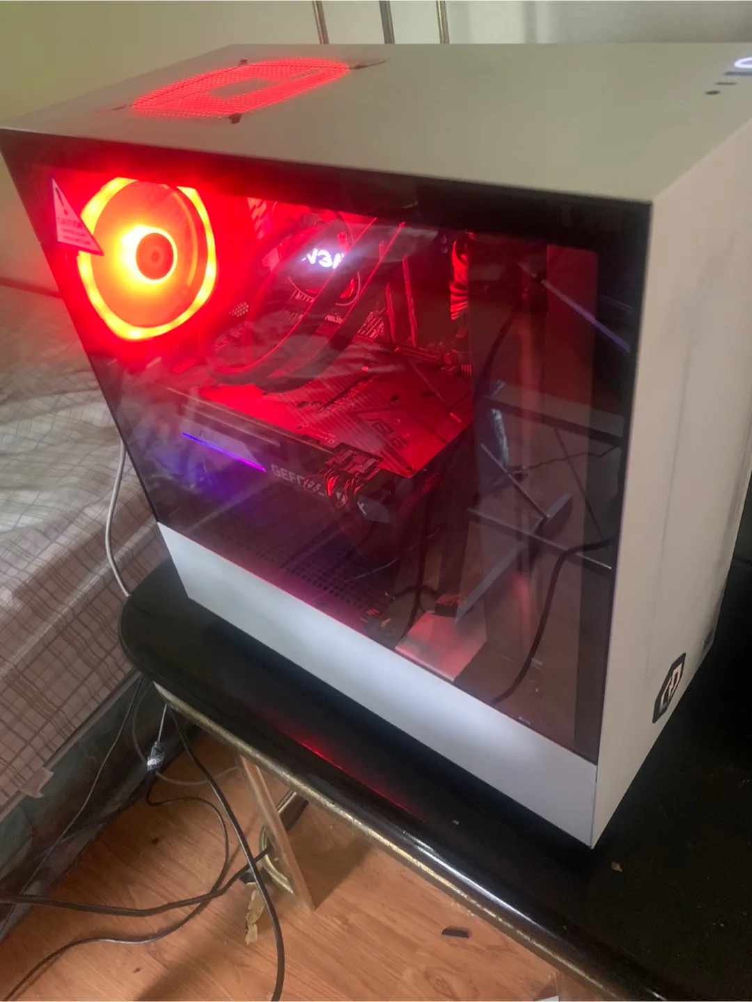 Gaming PC setup, mic, monitor, keyboard, mouse, headset image indicator(3)