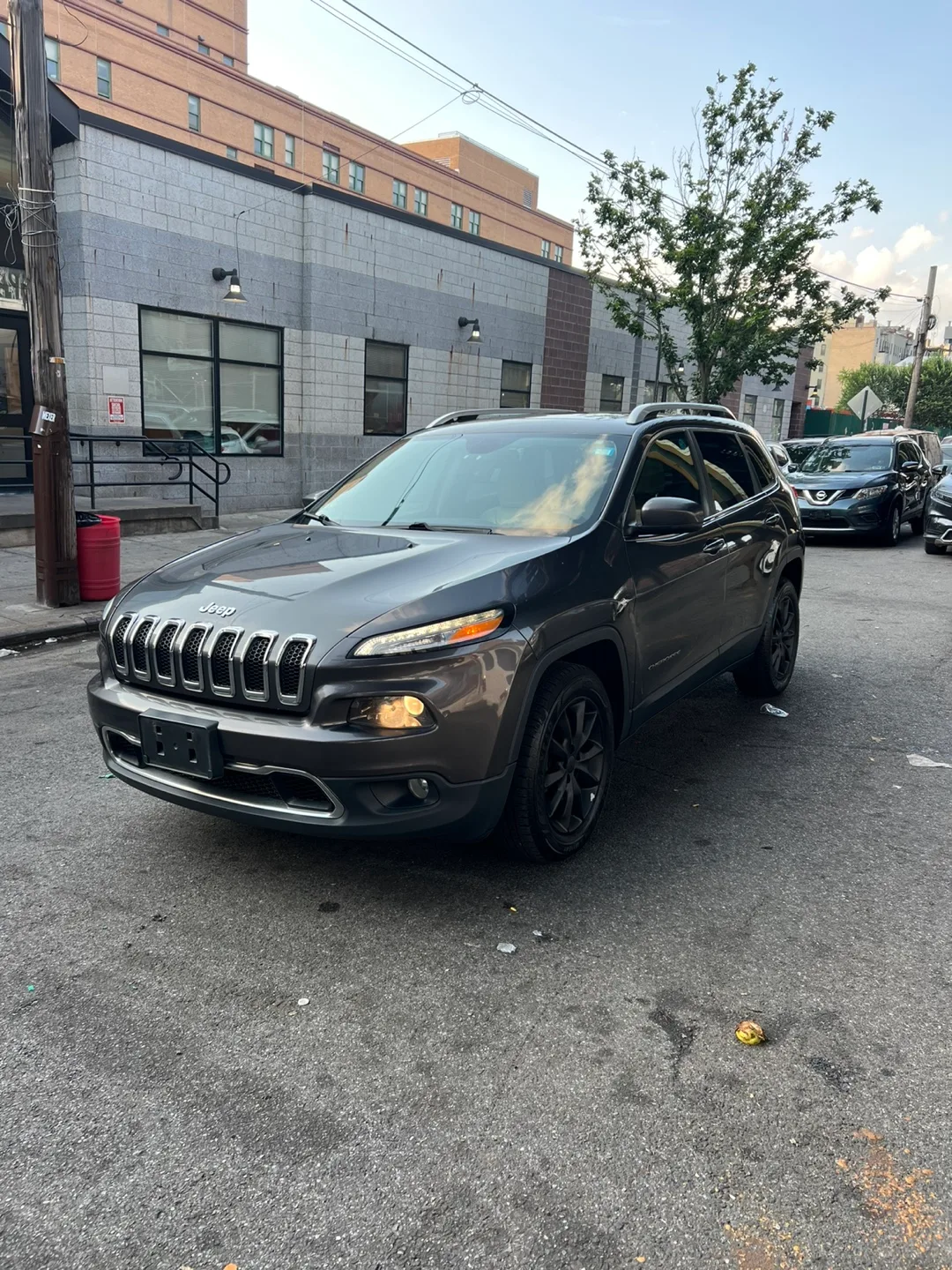 2016 Jeep Cherokee Limited thumbnail