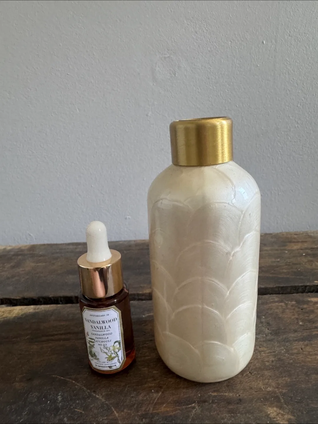 Apothecary 18 Sandalwood Vanilla Diffuser Set thumbnail