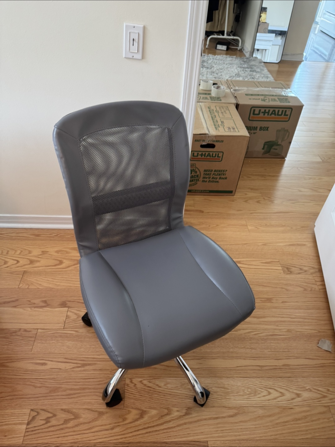 Grey Office Chair & White Desk and Green lamp - photo 3