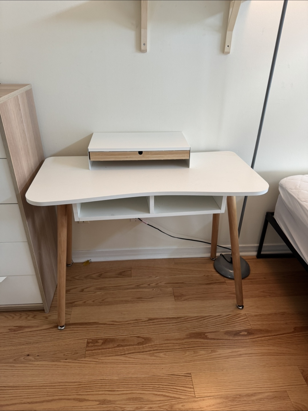 Grey Office Chair & White Desk and Green lamp - photo 2