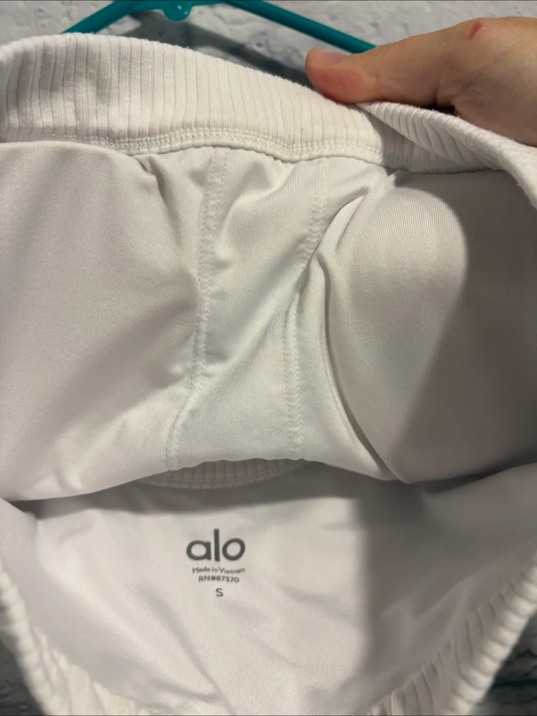 ALO Yoga Wellness Bra - White Small image indicator(8)