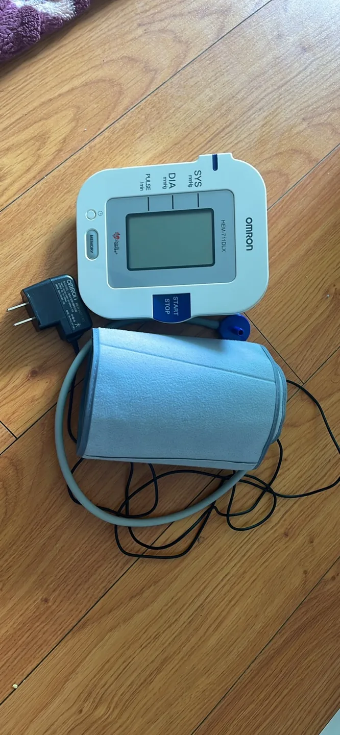 Omron HEM-711DLX Blood Pressure Monitor thumbnail
