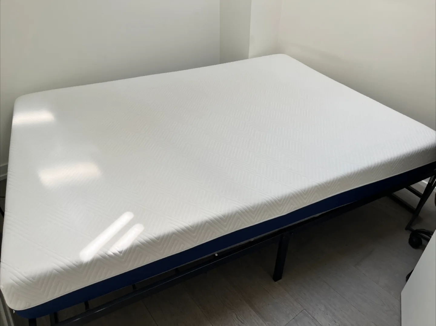 Queen Size Mattress- memory foam thumbnail
