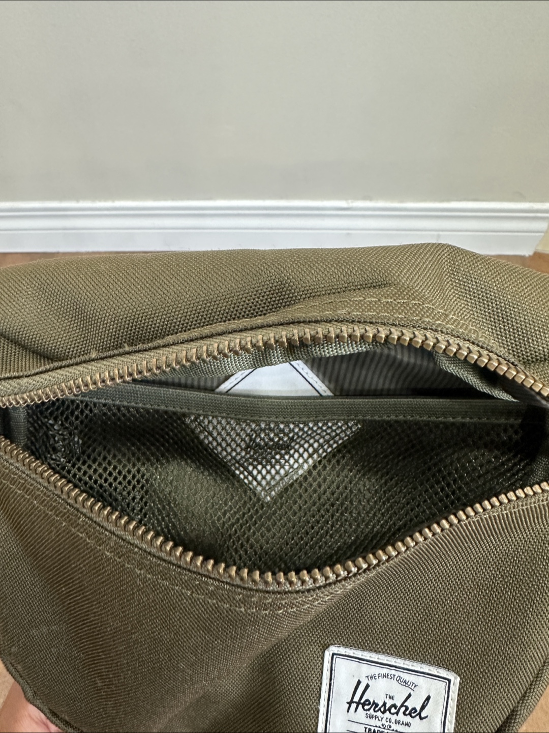 Herschel Side Bag – Green Utility Style – Great Condition - photo 4