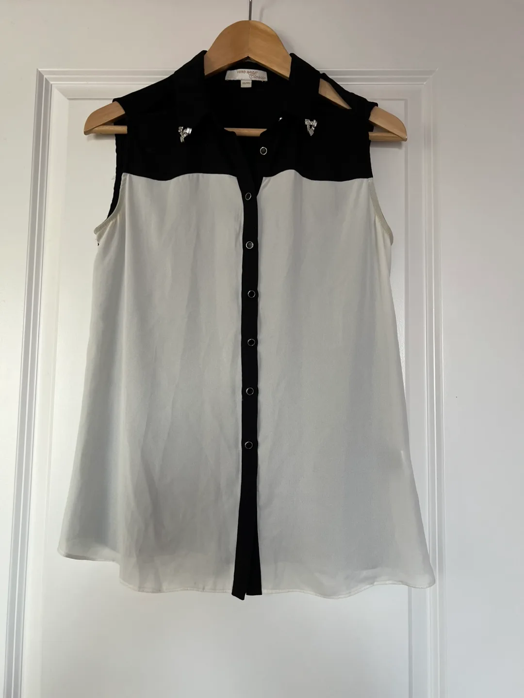 Vero Moda Classic Black & White Sleeveless Blouse - Size 16 thumbnail