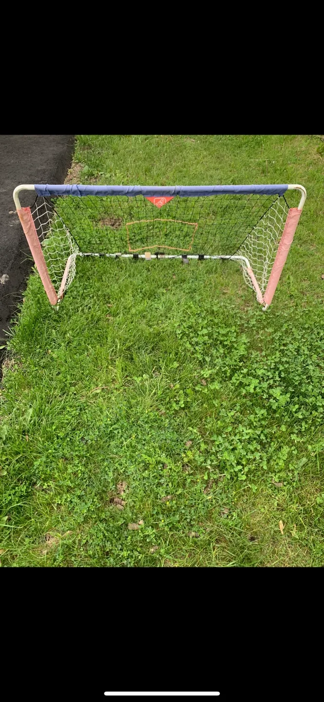 Hockey/Soccer Net and Hockey Starter Set thumbnail