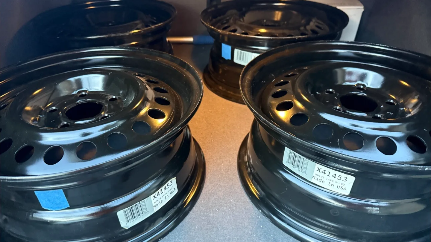 Set of 4 Winter Steel Rims - X41453 image indicator(2)