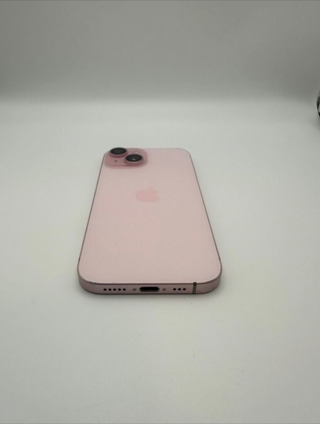 Pink iPhone 15 - photo 2