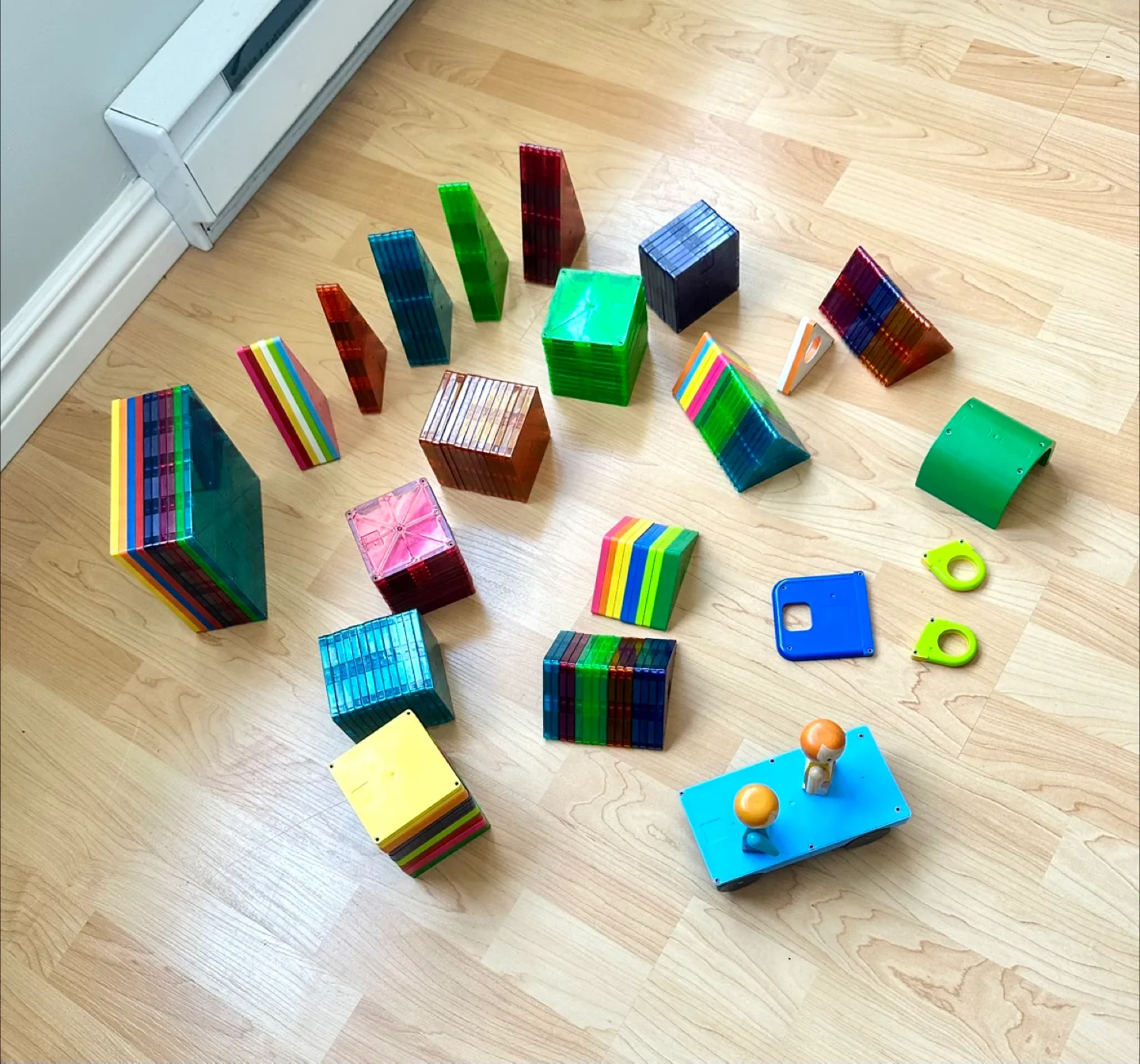 Magna-Tiles™️ - 180 pieces + Ikea storage stool image indicator(3)