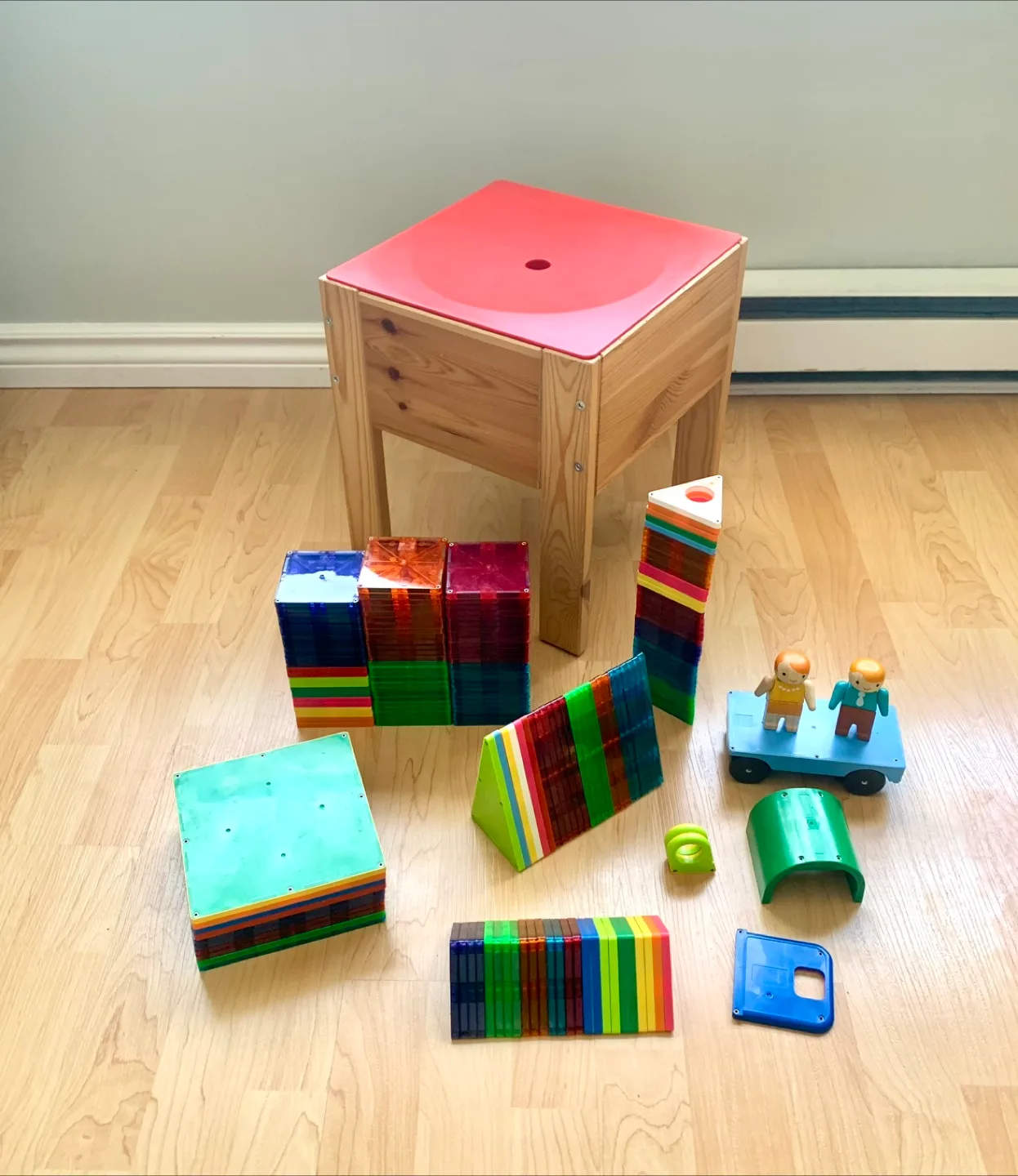 Magna-Tiles™️ - 180 pieces + Ikea storage stool image indicator(9)