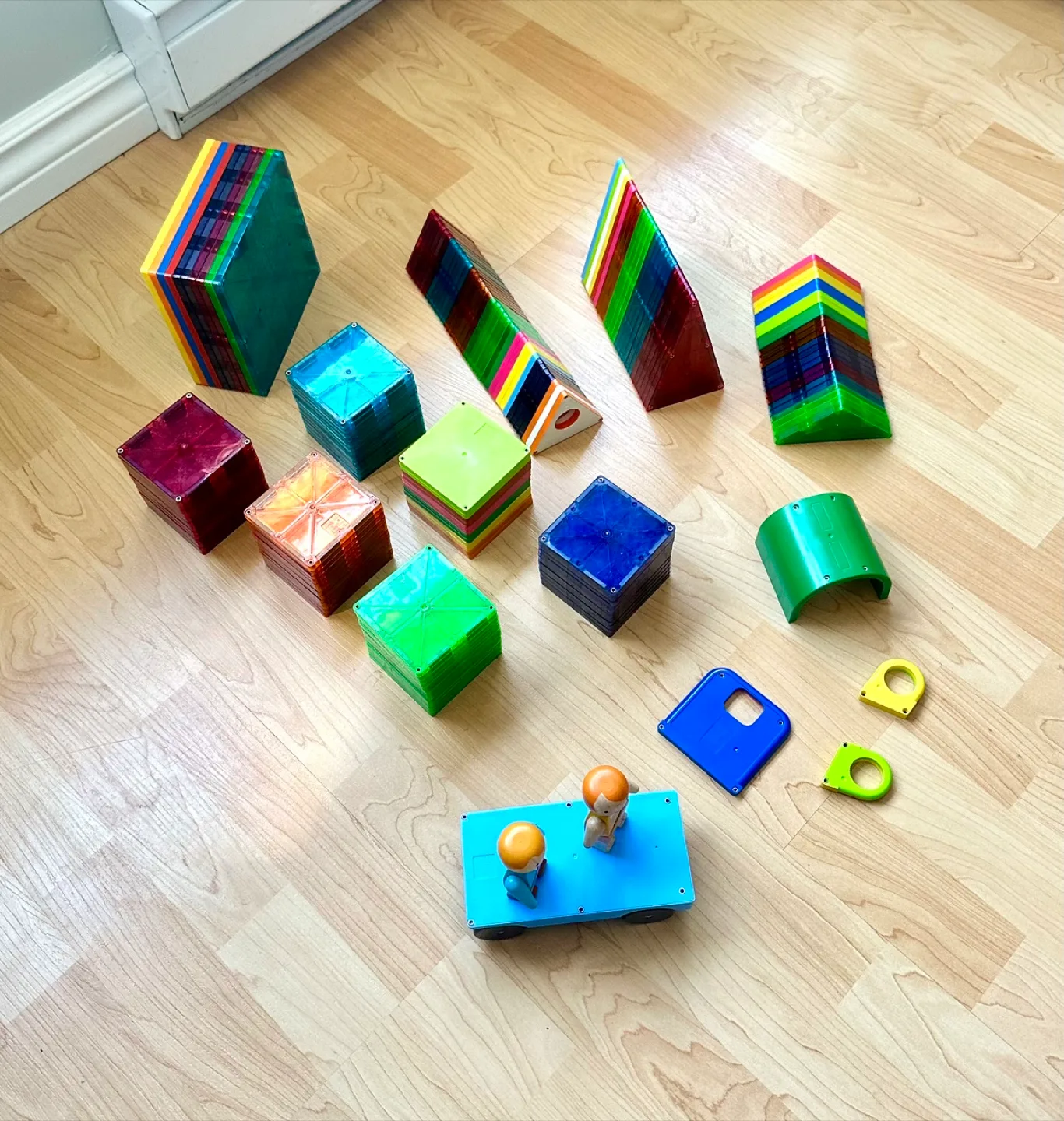 Magna-Tiles™️ - 180 pieces + Ikea storage stool image indicator(8)