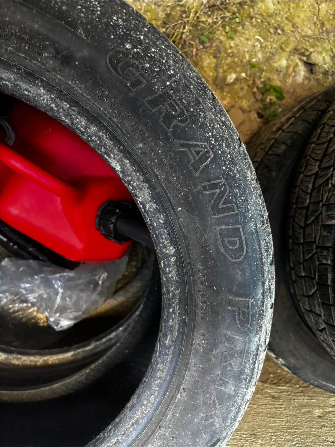 All Seasons Grand Prix 225/50R16 Tires image indicator(2)