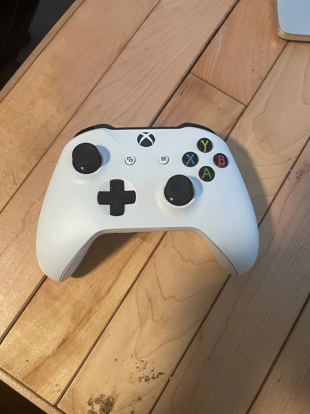 White Xbox Wireless Controller thumbnail