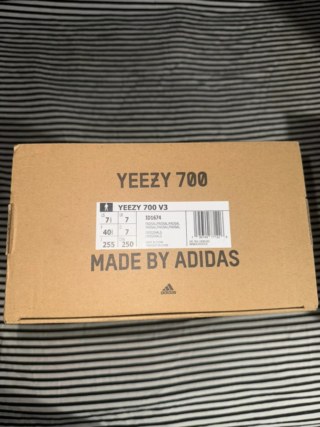 Adidas Yeezy 700 “Fade Salt” Size 7.5 US image indicator(2)