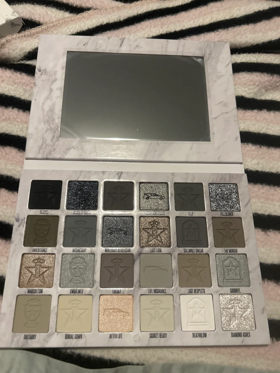 Jeffree Star Cremated Eyeshadow Palette image indicator(3)