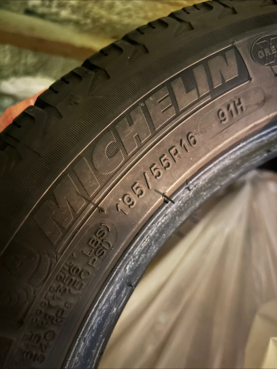 Set of Michelin Winter Tires 195/55R16 thumbnail