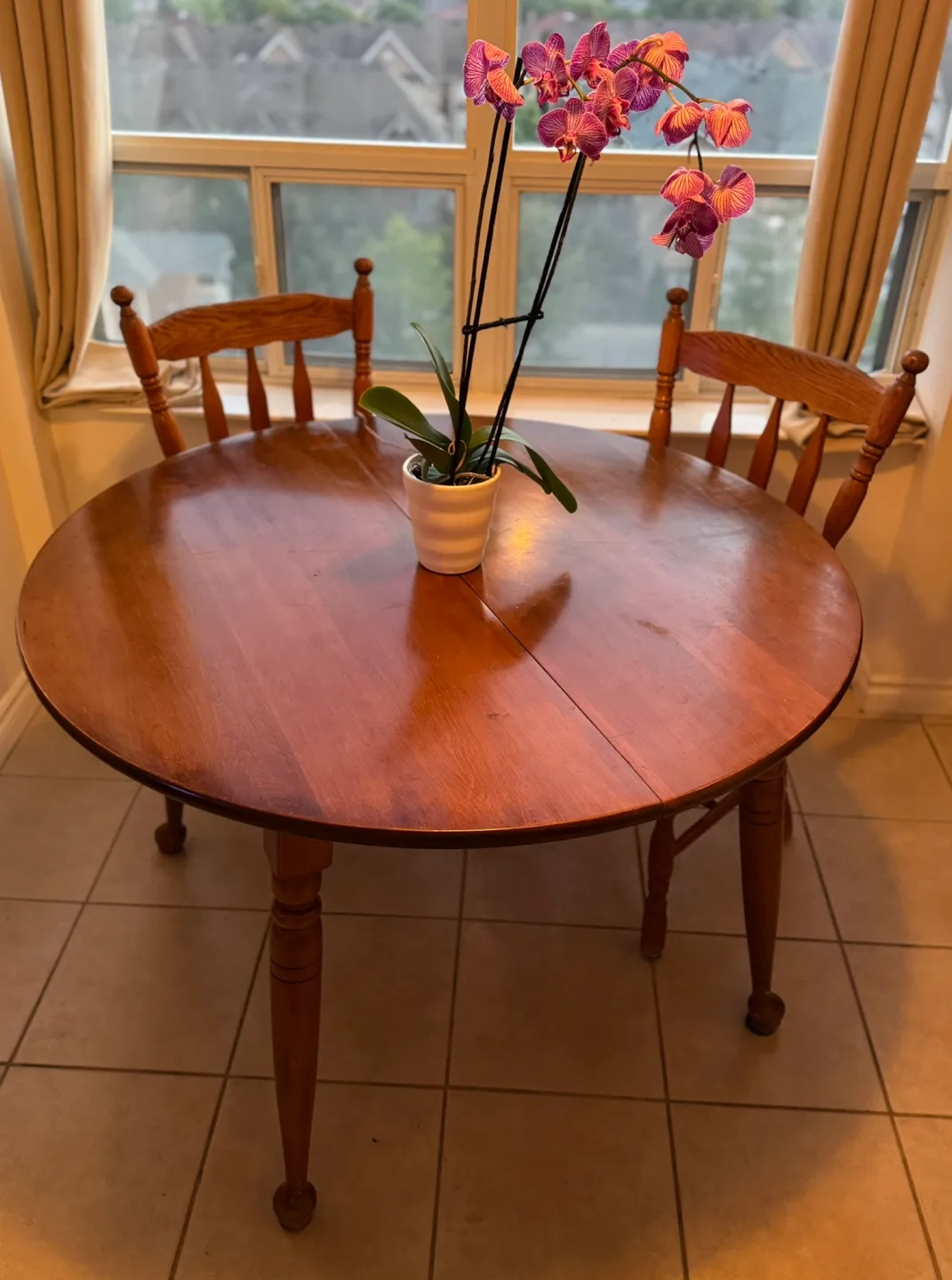 Round Wooden Dining Table with Extension Leaves and 4 chairs thumbnail