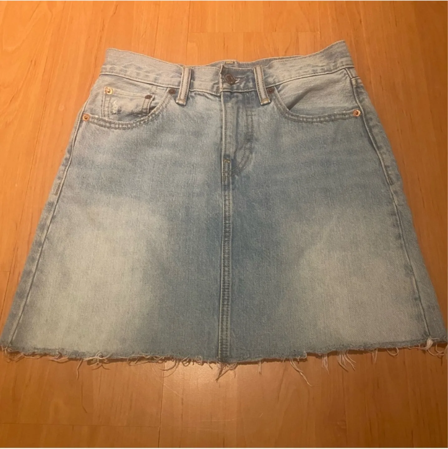 Levi’s denim mini skirt size 24 thumbnail